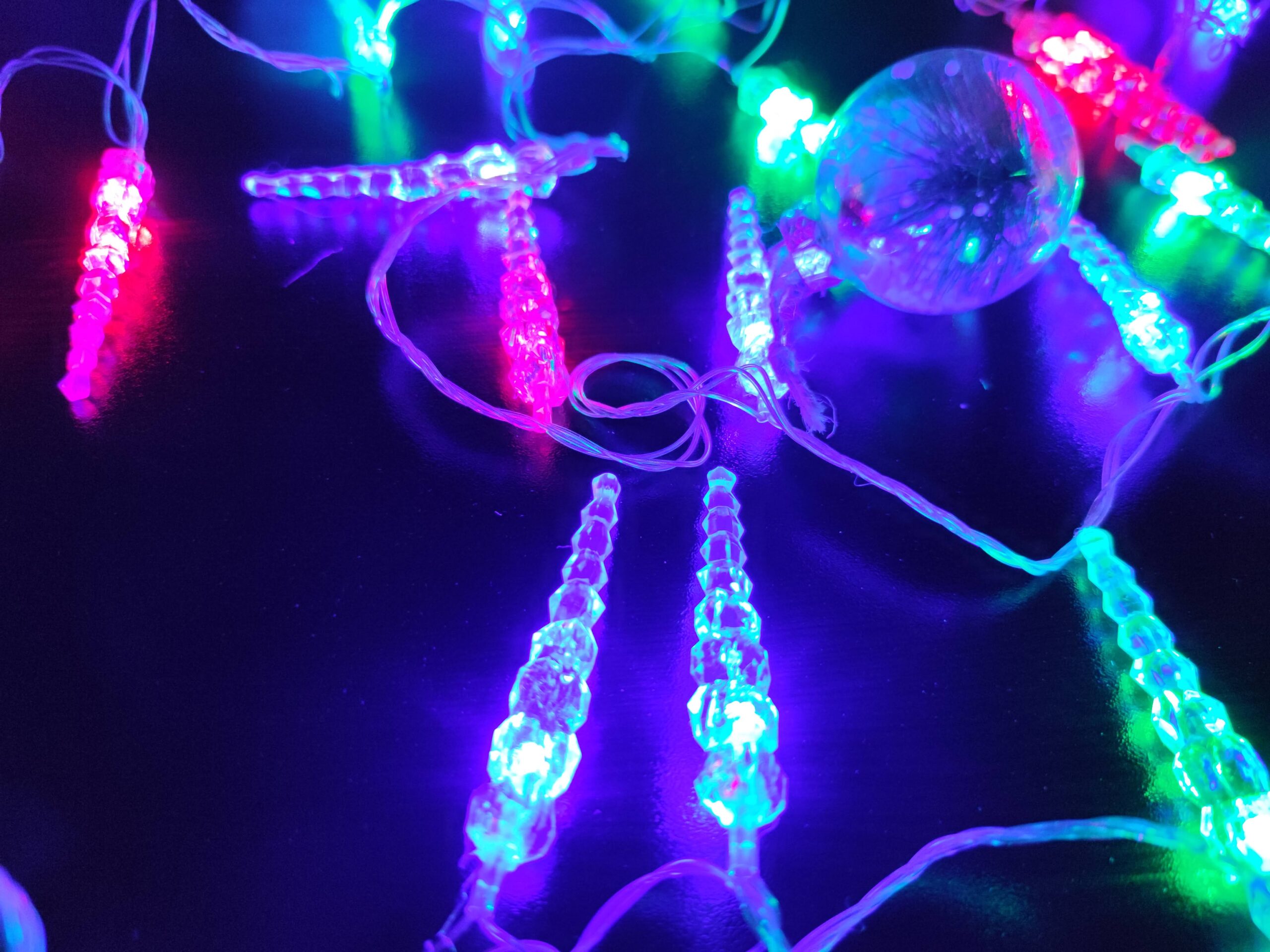 IMG 20211115 182821 scaled МНОГОЦВЕТНИ LED КОЛЕДНИ ЛАМПИЧКИ - ВИСУЛКИ Многоцветни LED коледни лампички- висулки
