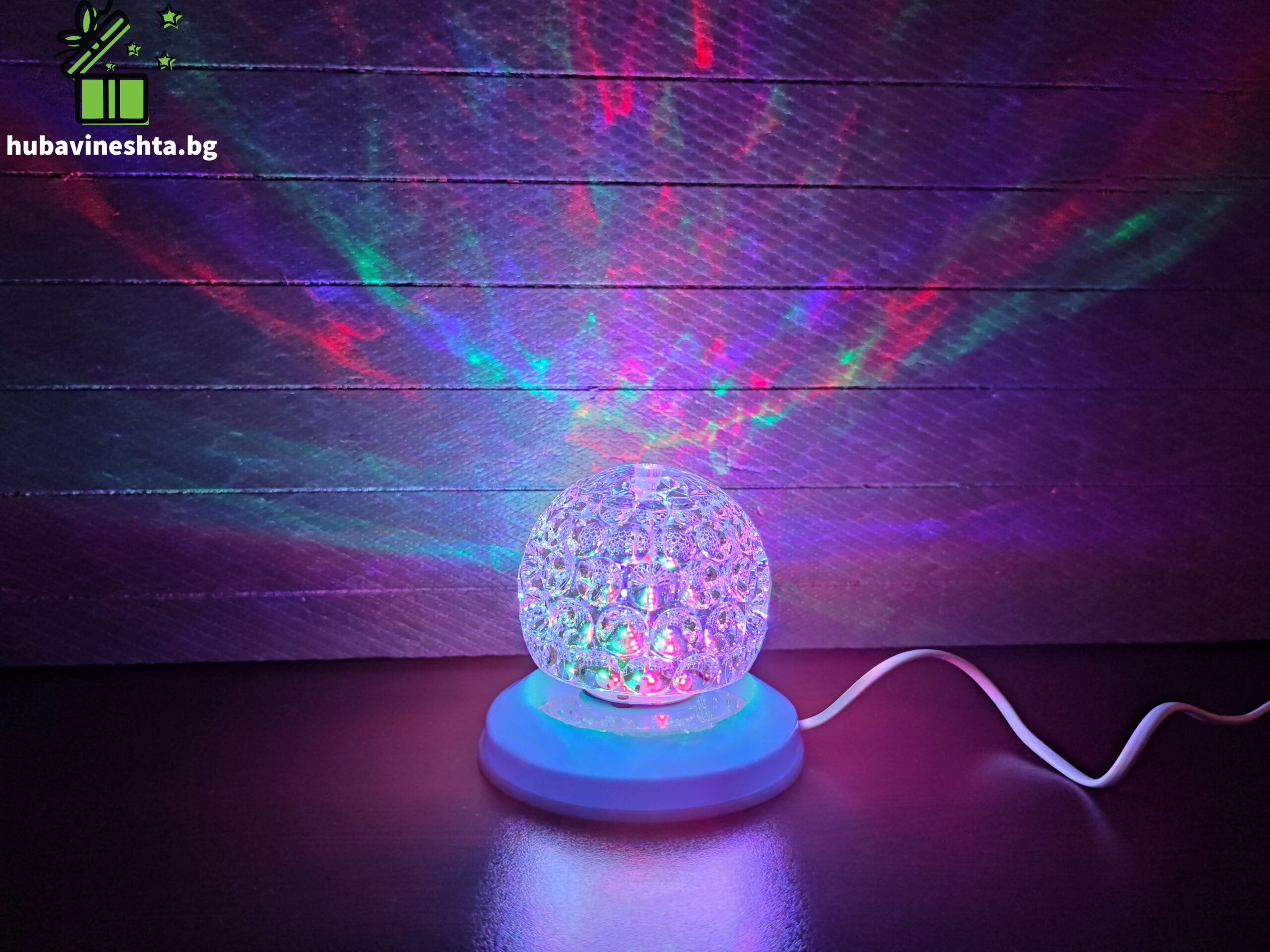 лампа диско топка.4 scaled ВЪРТЯЩА СЕ LED ДИСКО ТОПКА Въртяща се LED диско топка в два цвята