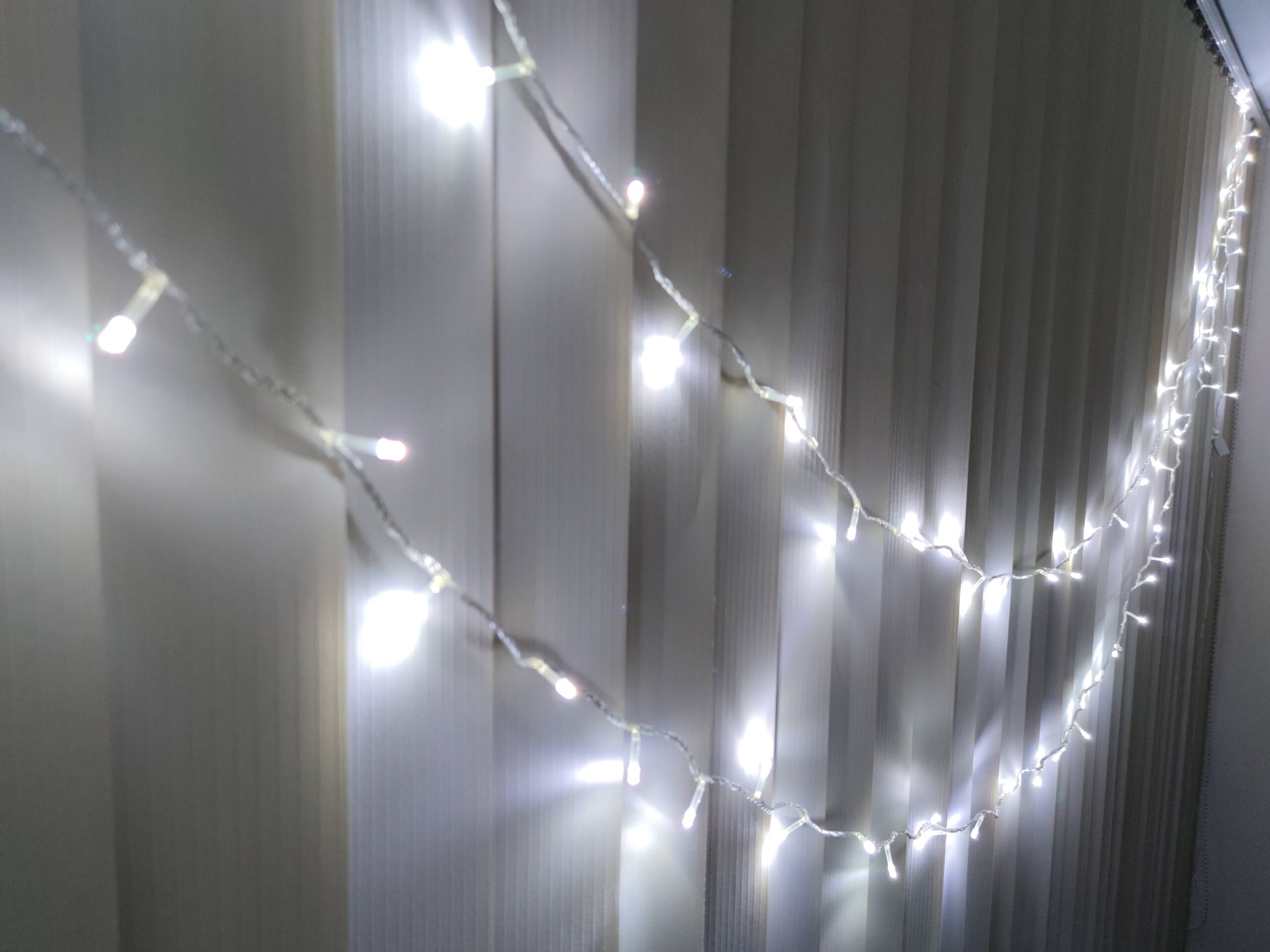 бели коледни лампички scaled КОЛЕДНИ LED ЛАМПИЧКИ 9 МЕТРА ЧЕТИРИ ЦВЯТА КОЛЕДНИ LED ЛАМПИЧКИ 9 МЕТРА ЧЕТИРИ ЦВЯТА - Image 6