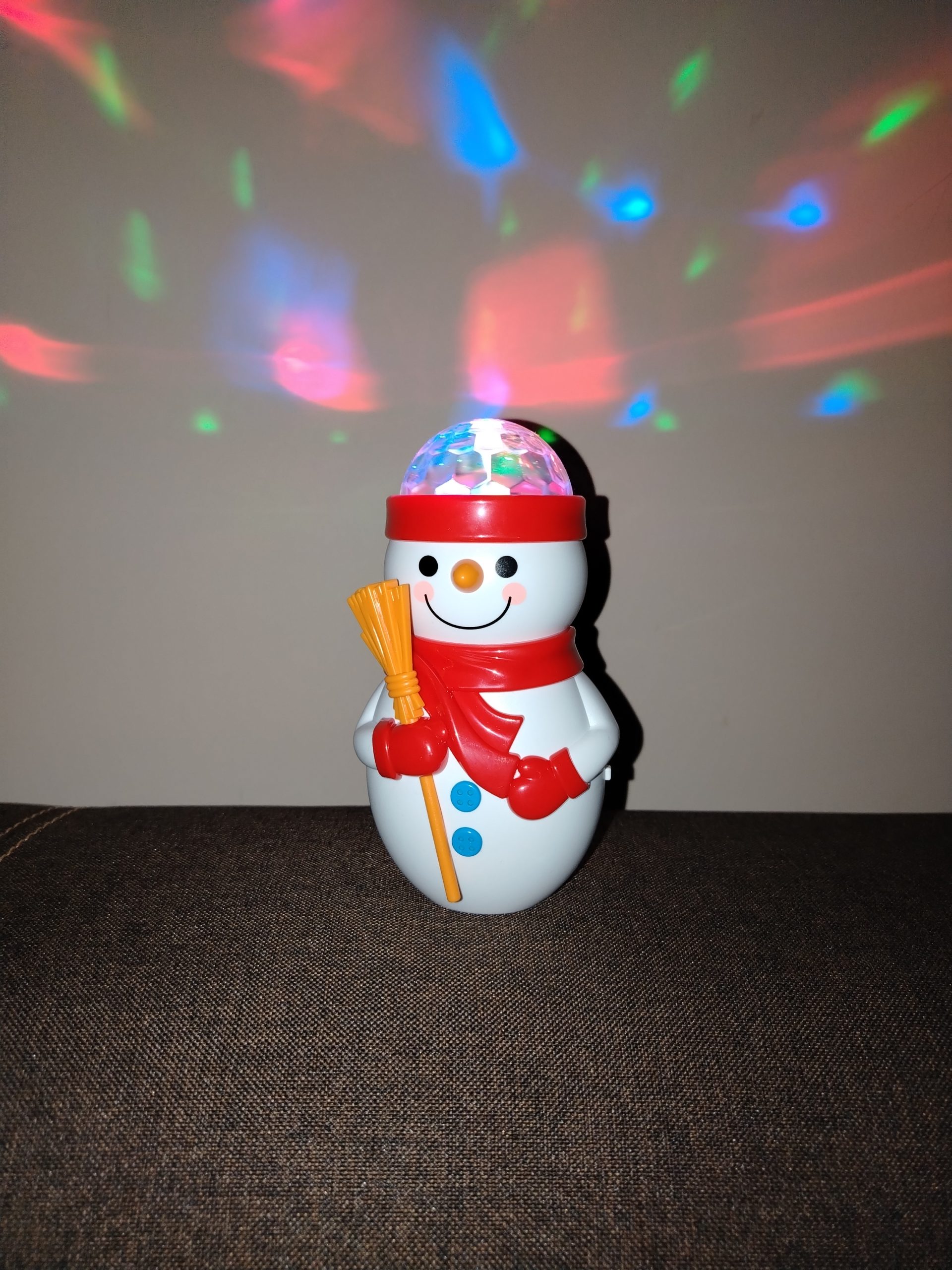 IMG 20241111 064011 scaled ВЪРТЯЩА СЕ LED КОЛЕДНА ЛАМПА ИГРАЧКА ВЪРТЯЩА СЕ LED КОЛЕДНА ЛАМПА ИГРАЧКА - Image 7