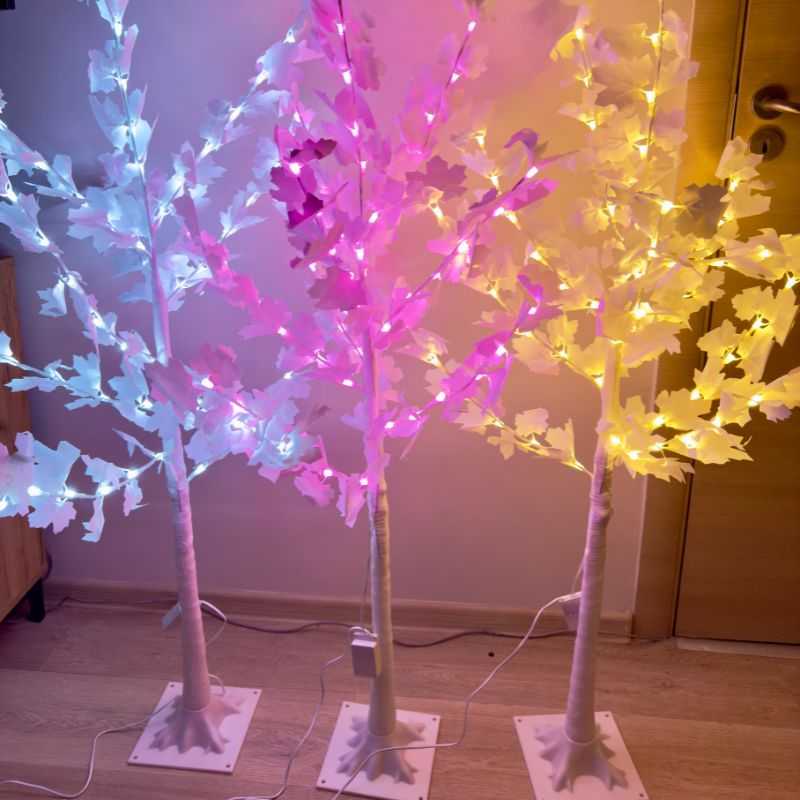 led sveteshto dyrvo s lista ukrasa 1 СВЕТЕЩО LED ДЪРВО С ЛИСТА 120 СМ. Светещо LED дърво с листа 120 см.